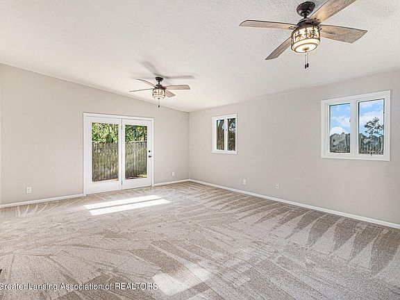3rd image of 424 Dutch Hill Dr