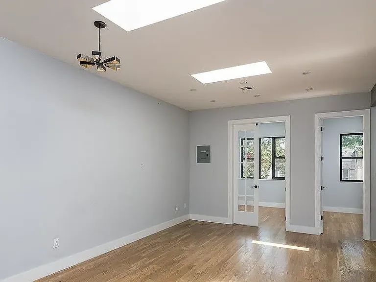 1180 Halsey St #3 — Photo 2