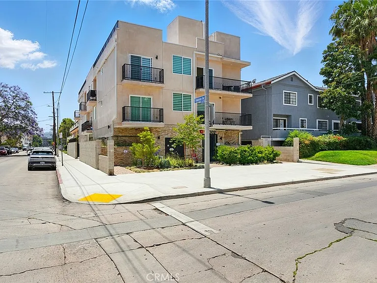 11302 Morrison St #302 — Photo 3