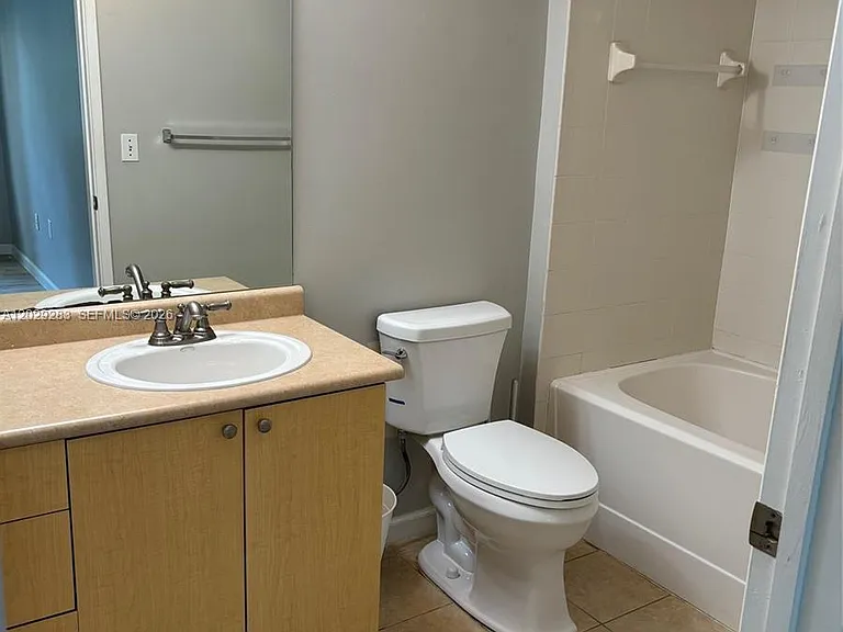 1919 Van Buren St #308A — Photo 10