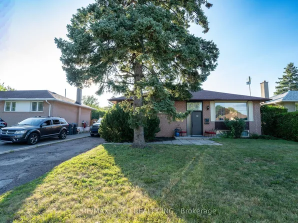 12 Alexandria Cres, Brampton, ON L6T 1N3