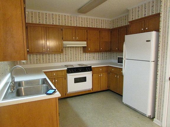2nd image of 142 Joseph Cir