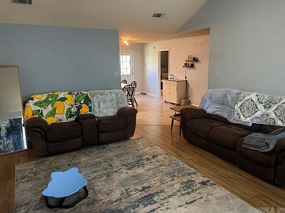 4th image of 107 Hemlock Ave