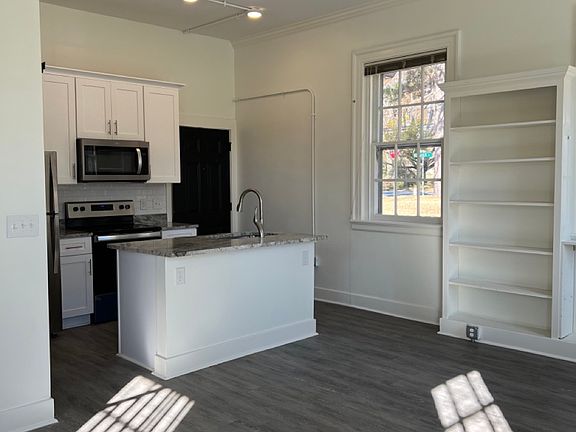 4th image of 726 Mountain Rd #3