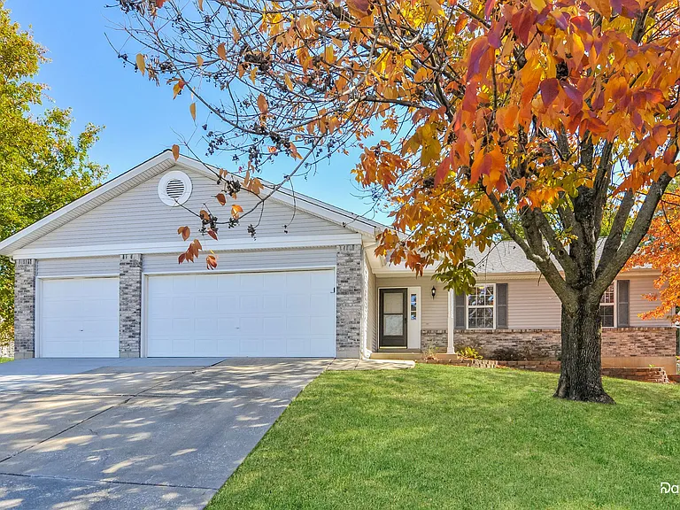 2702 Red Cedar Parc Dr S — Photo 1