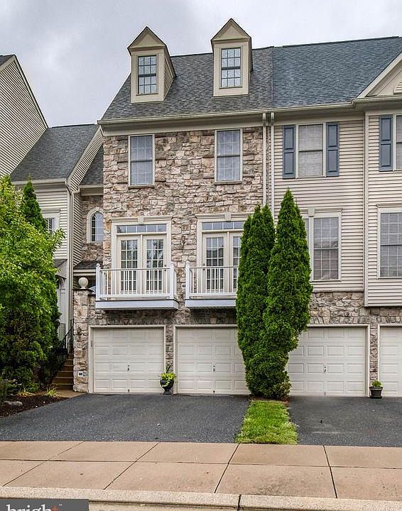 Welcome to 2406 Rippling Brook Rd!