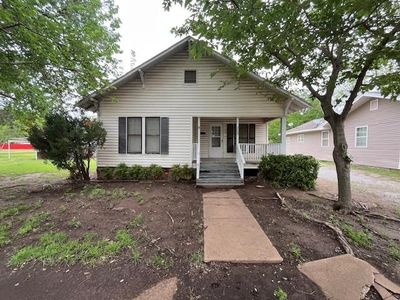 309 E Washington St, Walters, OK, 73572