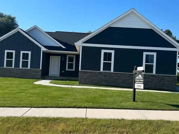 190 Deerrun Dr, Fall River, WI 53932