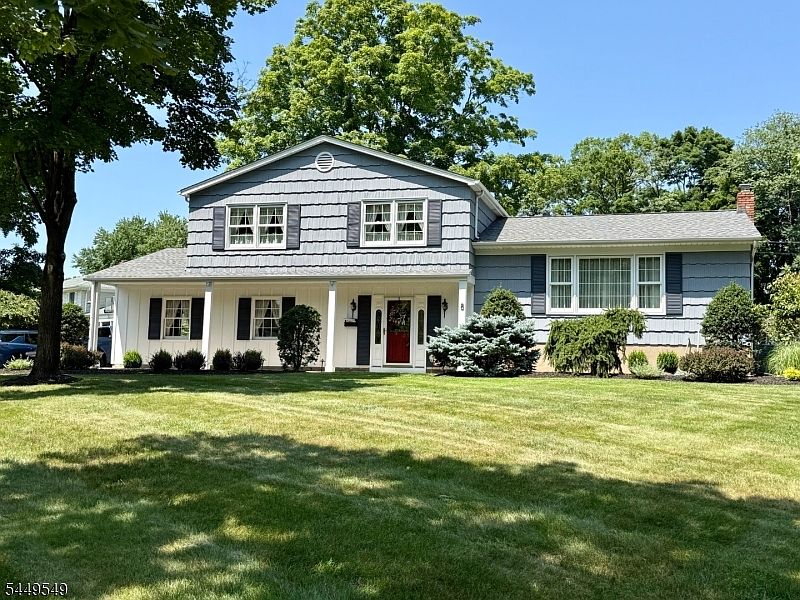 1st image of 8 Byron Ct