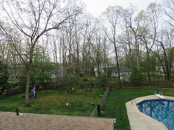 Lg fenced Back Yard