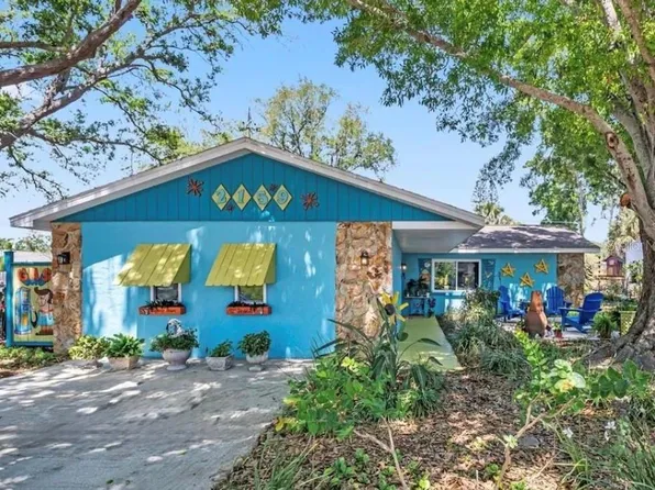 2159 Barcelona Way S, Saint Petersburg, FL 33712