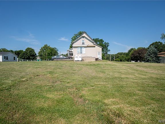 3rd image of 9571 Bernd Rd