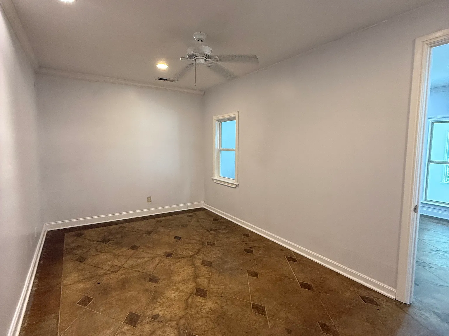 3 bed, 2600 sqft, $2,000 — Photo 4