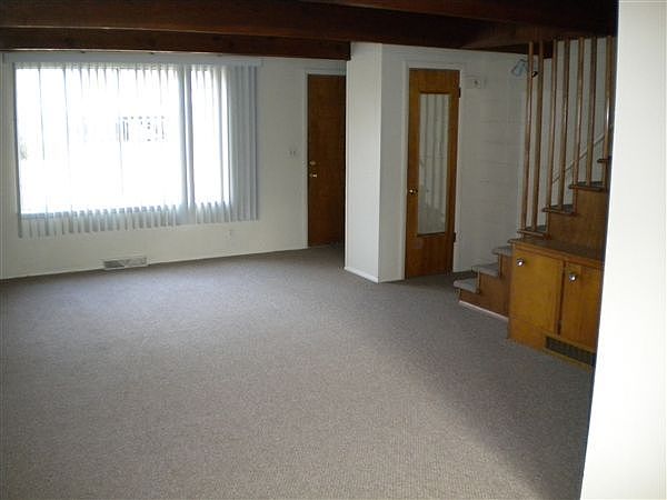 LARGE LIVING ROOM