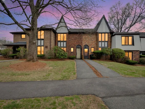 13 Cobblestone Ln Unit 13, Worcester, MA 01606