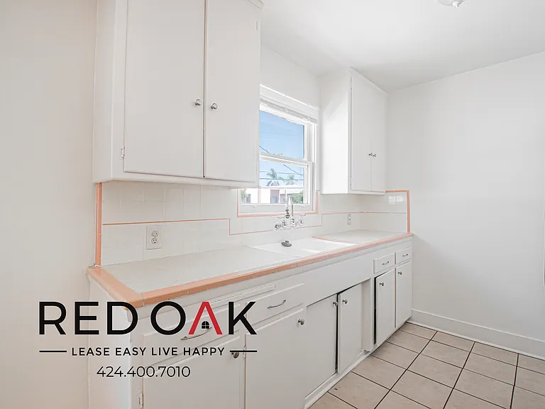 1148 S Sherbourne Dr #5 — Photo 9