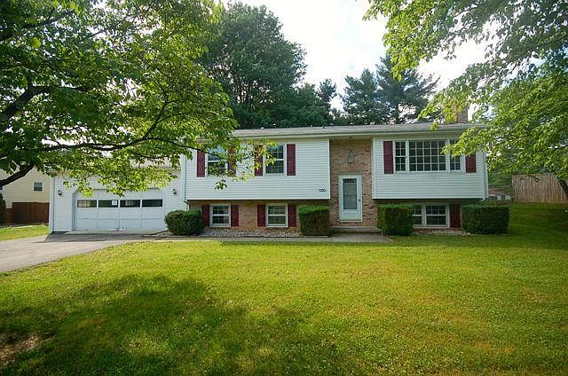 1st image of 27 Canterbury Cir