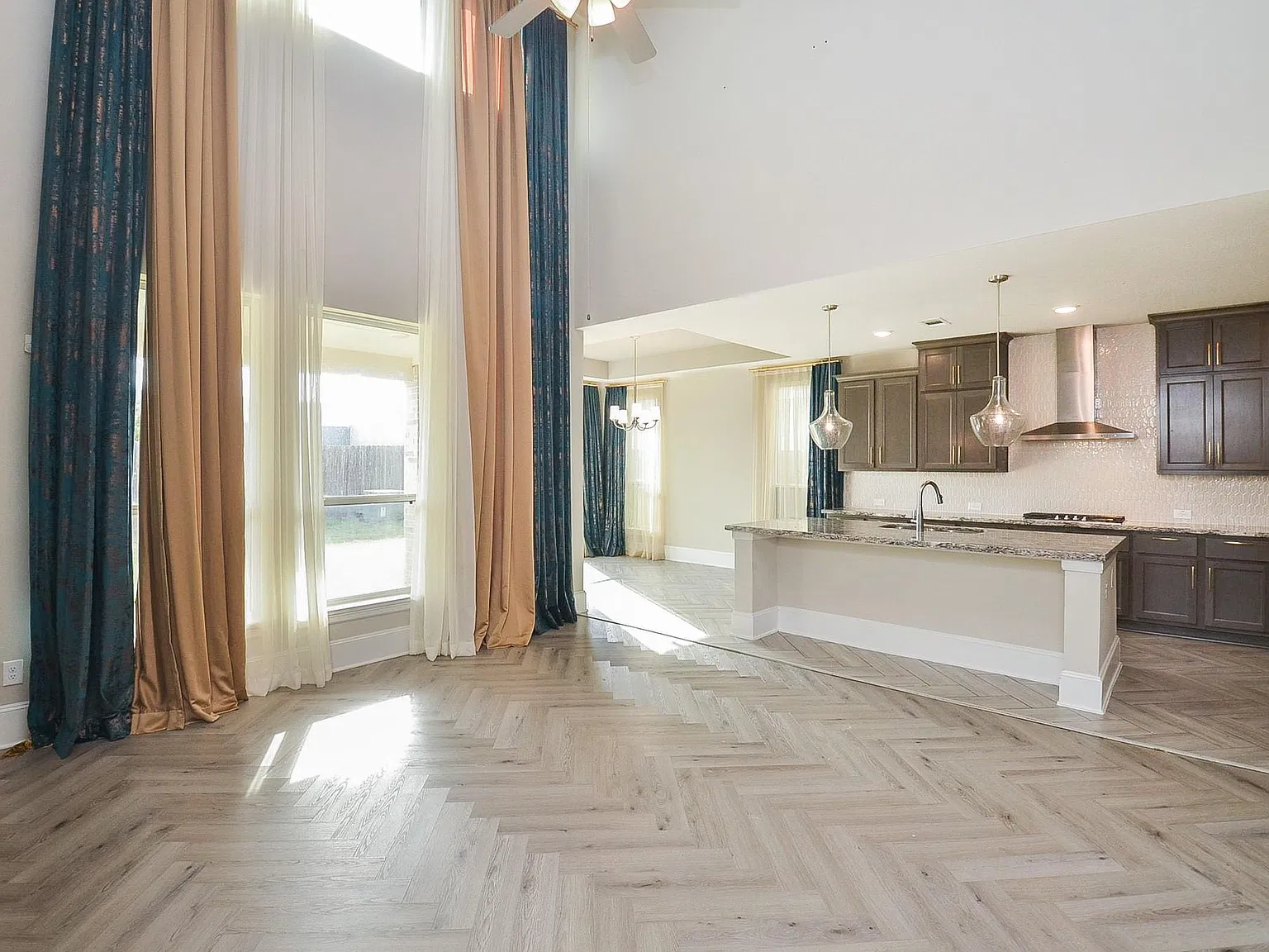 5 bed, 3.5 bath, 3166 sqft, $3,250 — Photo 4