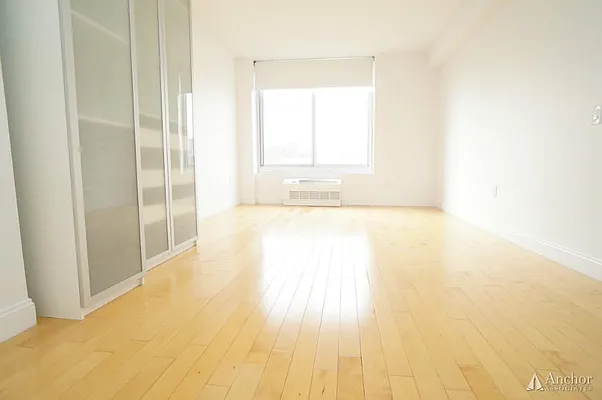 Rented by Anchor Associates | media 21