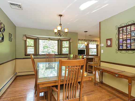 5th image of 18 Fredrick Dr