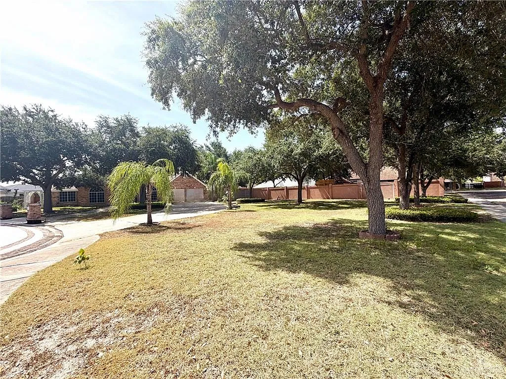 4 bed, 2.0 bath, 2230 sqft, $2,620 — Photo 4