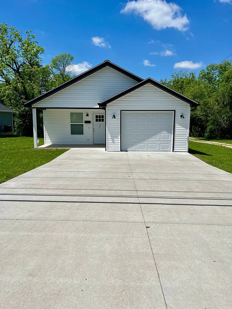 3 Bed | 2 Bath | 1 Car Garage — Photo 1