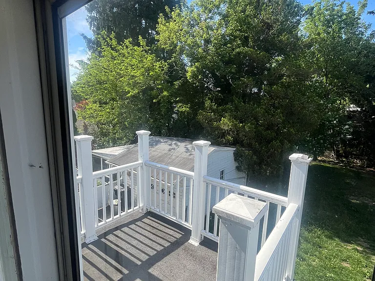 airing deck off of upper hallway