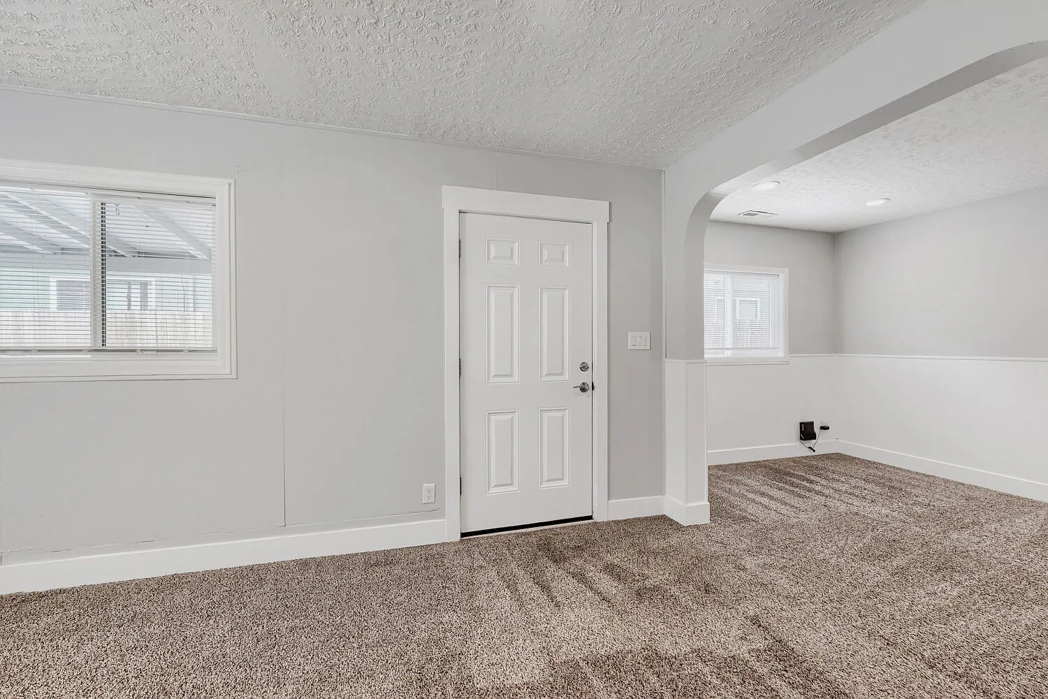 2 bed, 1.0 bath, 1092 sqft, $2,230 — Photo 3