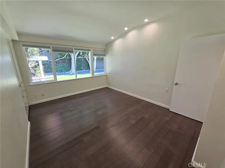 310 S Thurston Ave — Photo 34