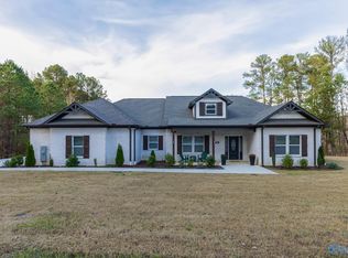 46 Dogwood Dr, Laceys Spring, AL 35754