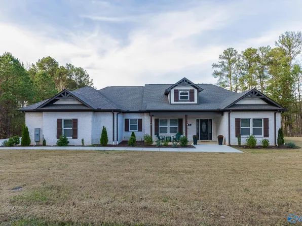 46 Dogwood Dr, Laceys Spring, AL 35754