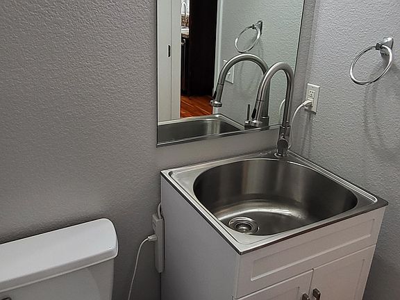 1F Guest bathroom