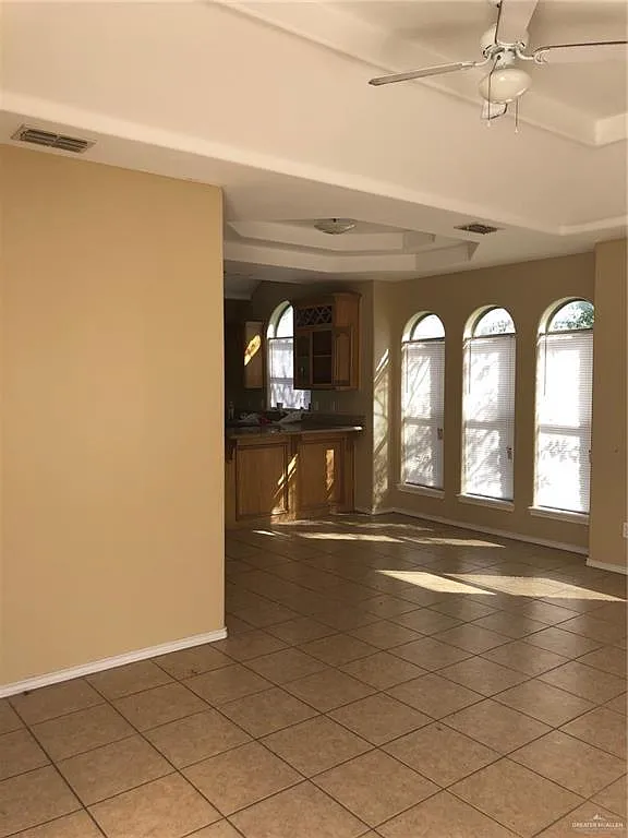 Building Photo - 904 S Palm Dr #4