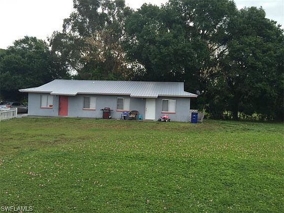 4th image of 1060 Laurel Dr