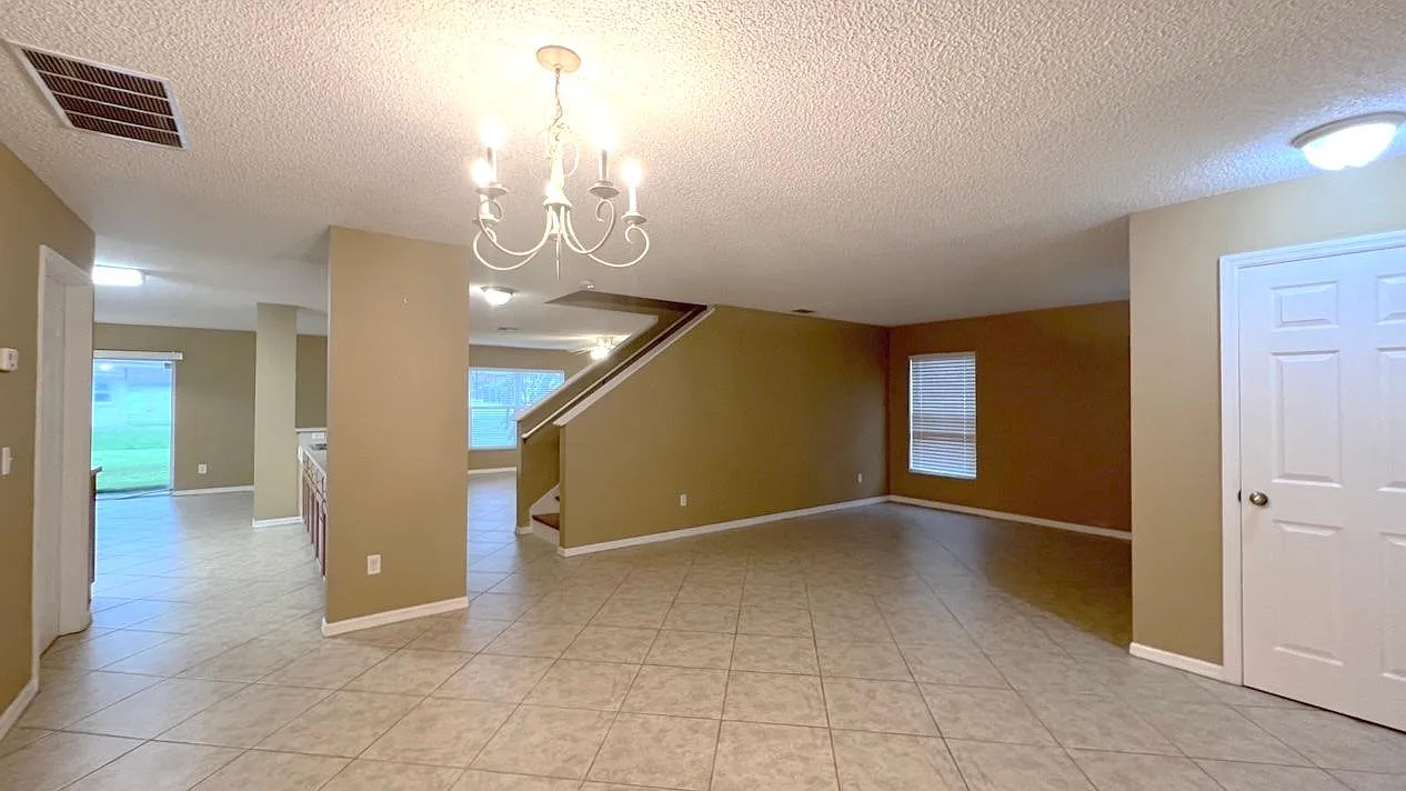 4 bed, 3.5 bath, 3214 sqft, $3,000 — Photo 3
