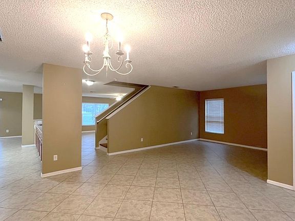 3rd image of 831 Horseshoe Falls Dr