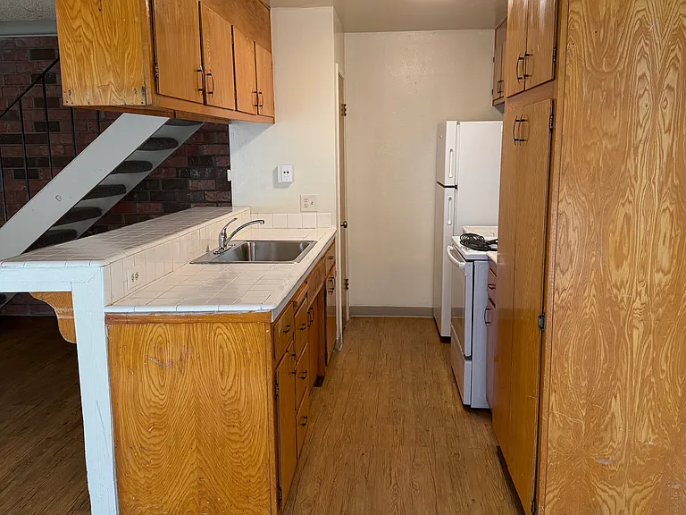 2911 Toyon Dr #3 — Photo 4