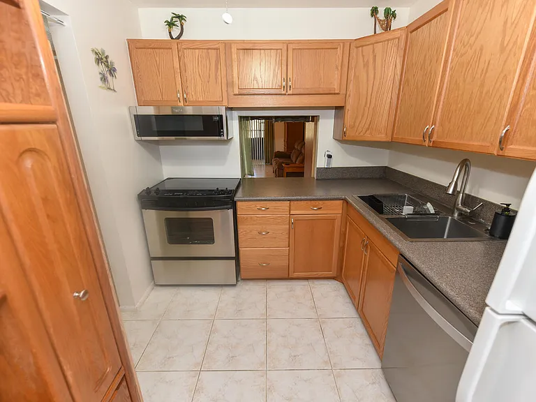 166 Lake Carol Dr — Photo 7