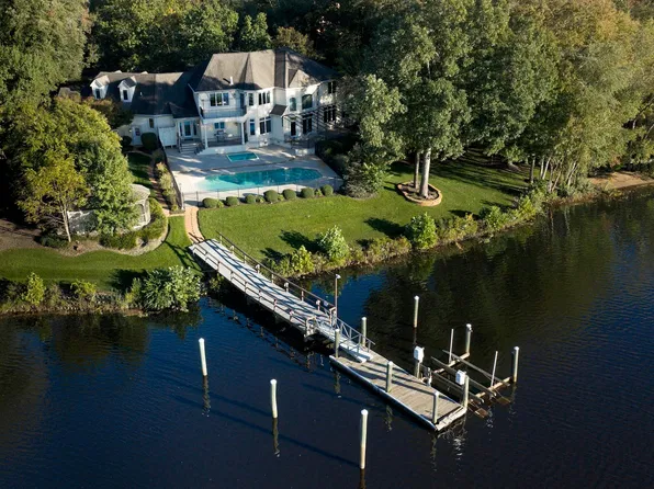 225 Old River Rd, Mays Landing, NJ 08330