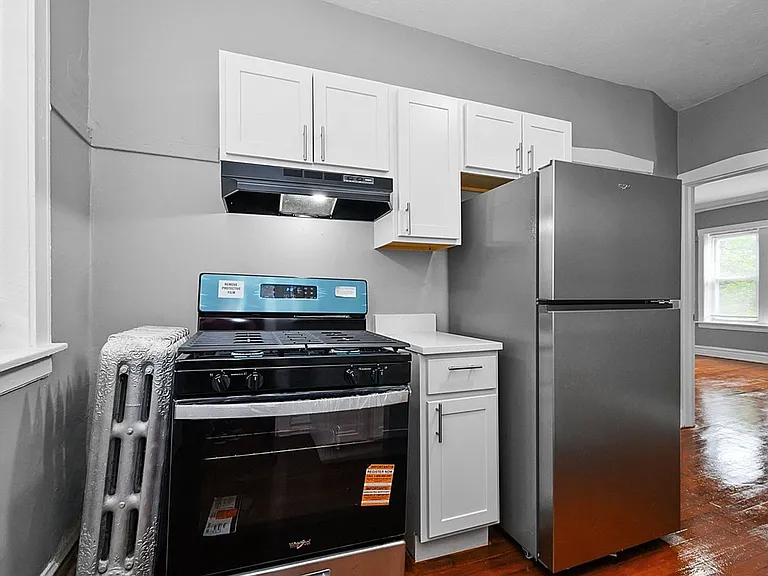7557-59 S. Calumet Ave. / 348-58 E 76th St. — Photo 21