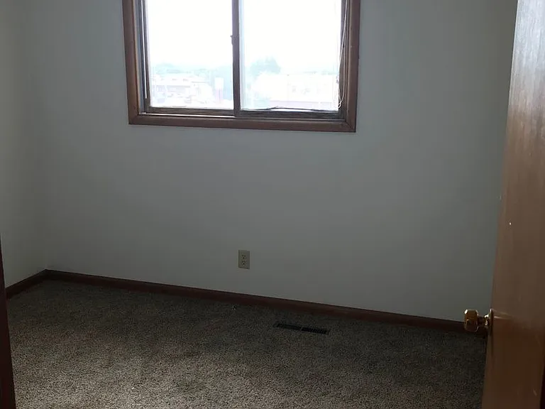 2332 S Duluth Ave — Photo 13