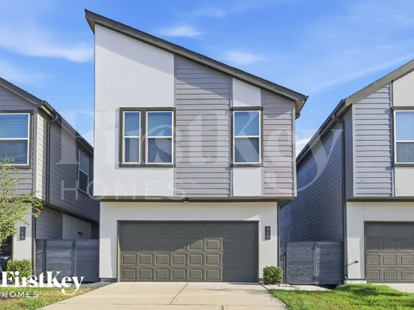 313 N Centro Cir, Shenandoah, TX 77385