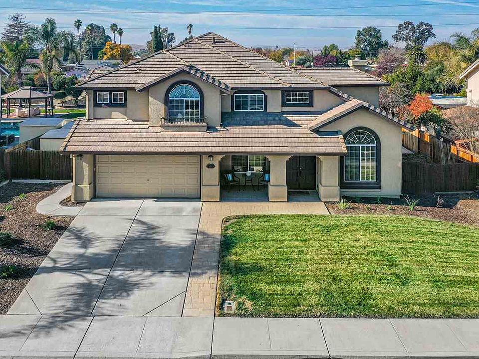 2nd image of 1438 Columbine Way