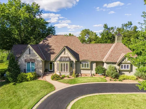 611 W Willow Ln, Ottawa, KS 66067