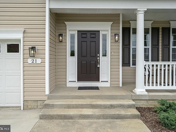 4th image of 21 Candleberry Dr