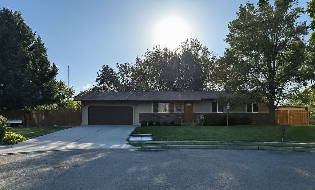 826 E 450th St N - Property Image