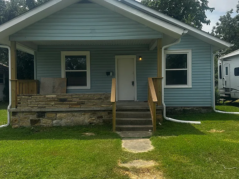 810 E Miami Ave — Photo 1