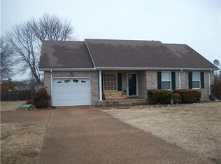 912 College St, Portland, TN 37148