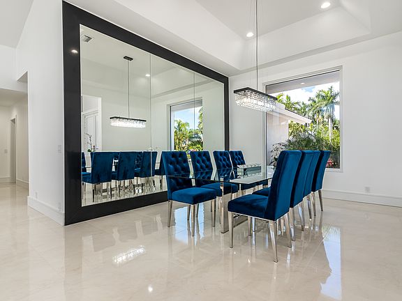 Custom mirror in dining room