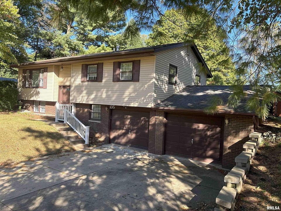 1st image of 135 S Park Ct